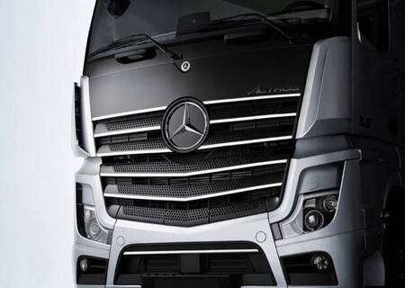 Lišty přední masky Mercedes Actros MP5 2019-