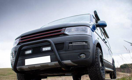 VW T5 MŘÍŽKA 09-15 BEZ ZNÁMKY ČERNÁ ČERVENÁ