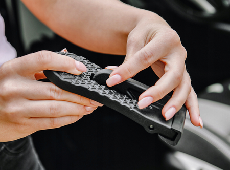 Univerzální stupínek na bočním závěsu dveří