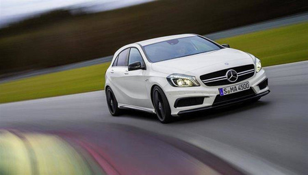 MŘÍŽKA MERCEDES W176 12 -16 VZHLED A45 AMG STŘÍBRNÁ