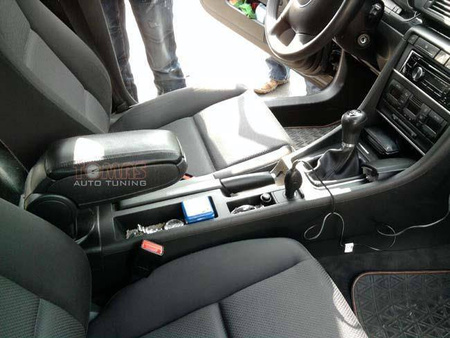 Audi A4 B6 B7 loketní opěrka vyhrazená pro konzolu