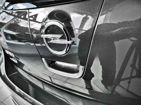 Krytka kliky zadních dveří Opel Astra 4 J 09-15