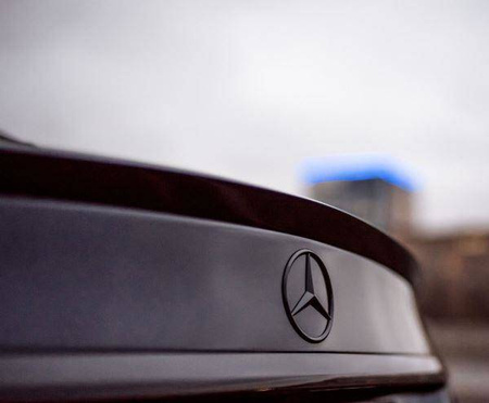 SPOILER MERCEDES W205 4D 15-18 ABS LESKLÁ ČERNÁ