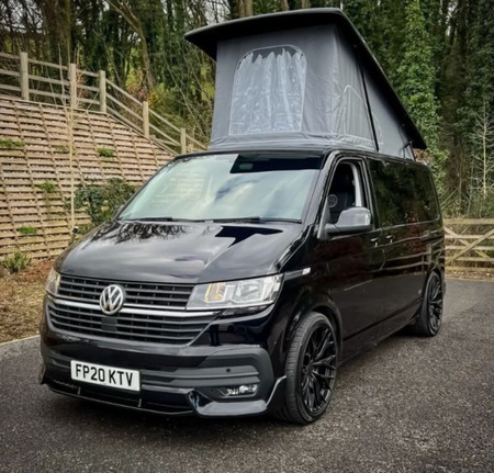 VW T6.1 19-24 LESKLÁ ČERNÁ CHROMOVANÁ MŘÍŽKA PRO VÍCE PŘEVODOVEK