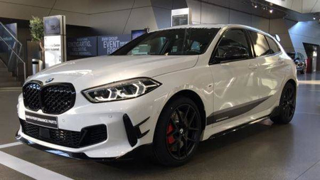 BODY KIT BMW F40 1S LESKLÁ ČERNÁ M-PERORMANCE