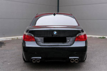 ZADNÍ NÁRAZNÍK BMW E60 03-07 VZHLED M5 S PDC 24MM