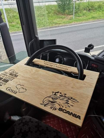 Volantový stolek Mercedes Actros Atego DAF 85 104 105 106 dřevěný.