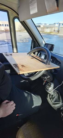 Volantový stolek VOLVO FH3 FH4 IVECO MAN TGX TGA dřevěný.