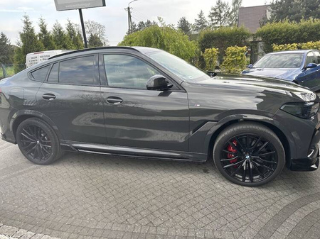BODY KIT BMW X6 G06 19- PIANO BLACK BOČNÍ PANELY