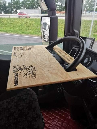 Volantový stolek VOLVO FH3 FH4 IVECO MAN TGX TGA dřevěný.