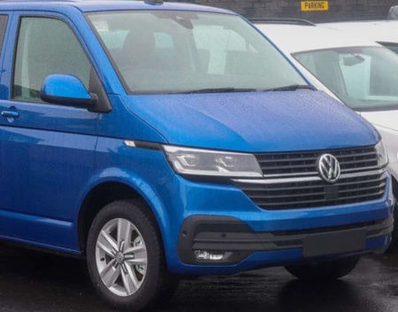 VW T6.1 19-24 LESKLÁ ČERNÁ CHROMOVANÁ MŘÍŽKA PRO VÍCE PŘEVODOVEK